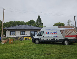 Zateplení stropu novostavby rodinného domu pomocí foukané izolace